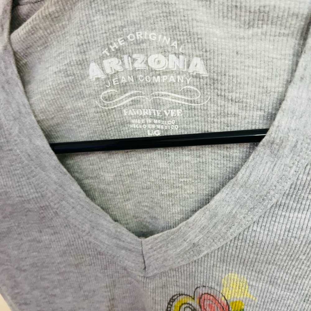 Arizona Jean Company Gray V-Neck Tee with Colorful Graphic Y2K - Picture 2 of 4